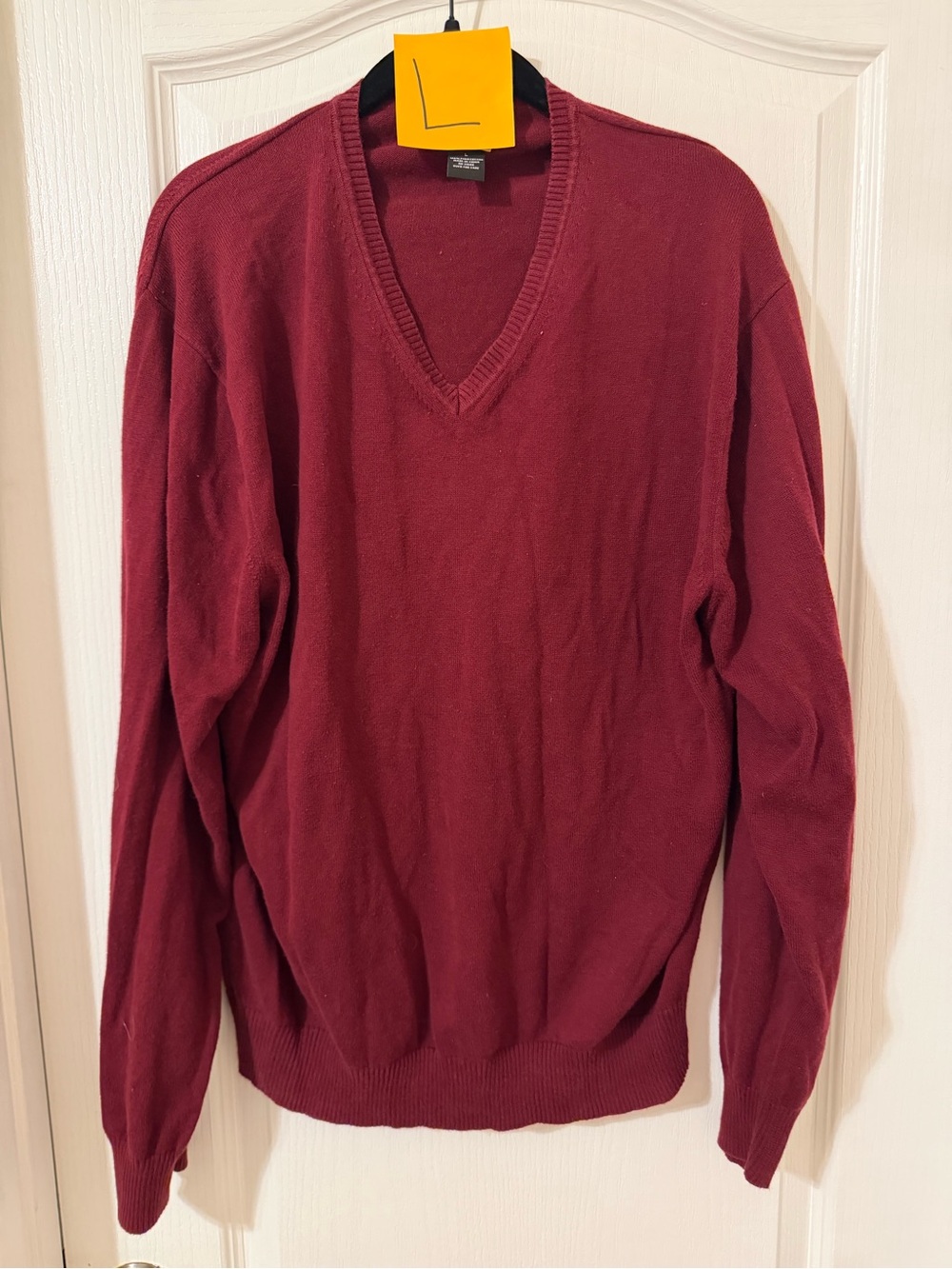Jos. A. Bank Men's V-Neck Sweater in Maroon